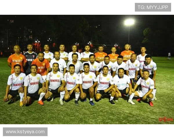 与足球明星亲密合影的难忘瞬间记录我的足球梦想与偶像的美好回忆