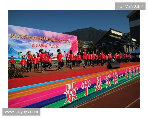 儿童足球明星卫衣助力小球员梦想成真展现运动风采与个性魅力