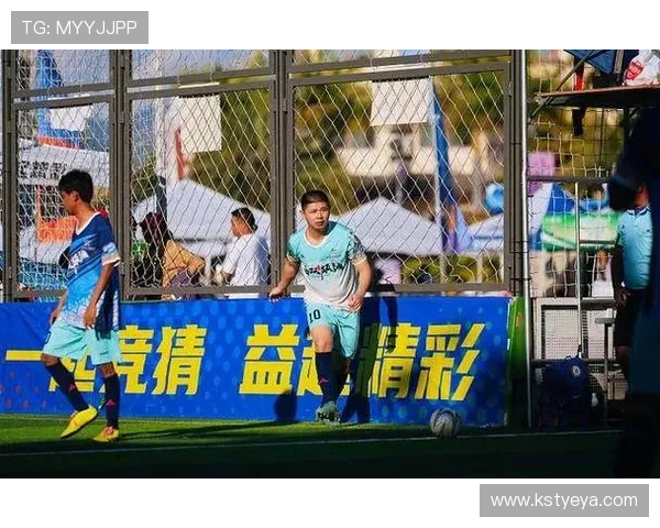 业余球员勇敢挑战足球明星展现激情与梦想的碰撞之旅