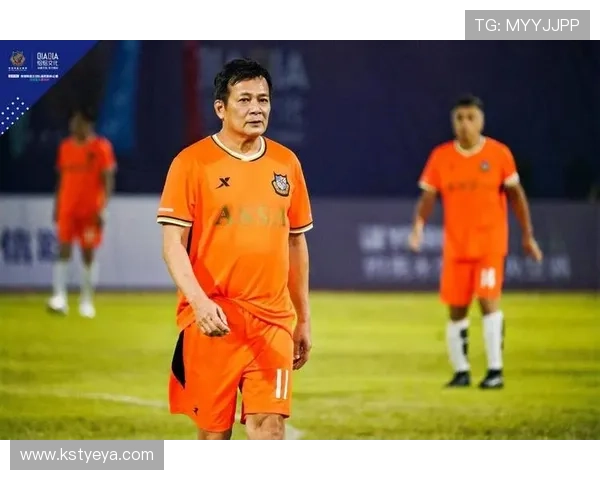 为兄弟出头的足球明星们在绿茵场上的忠诚与勇气展现